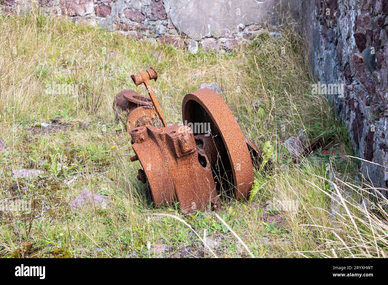 Macchinario arrugginito su Ile-aux-Marins a St. Pierre, Francia Foto Stock