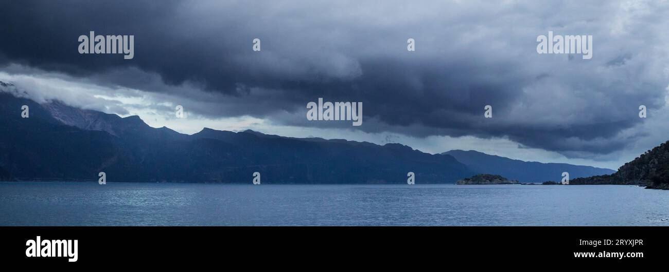 Tempesta in montagna Foto Stock