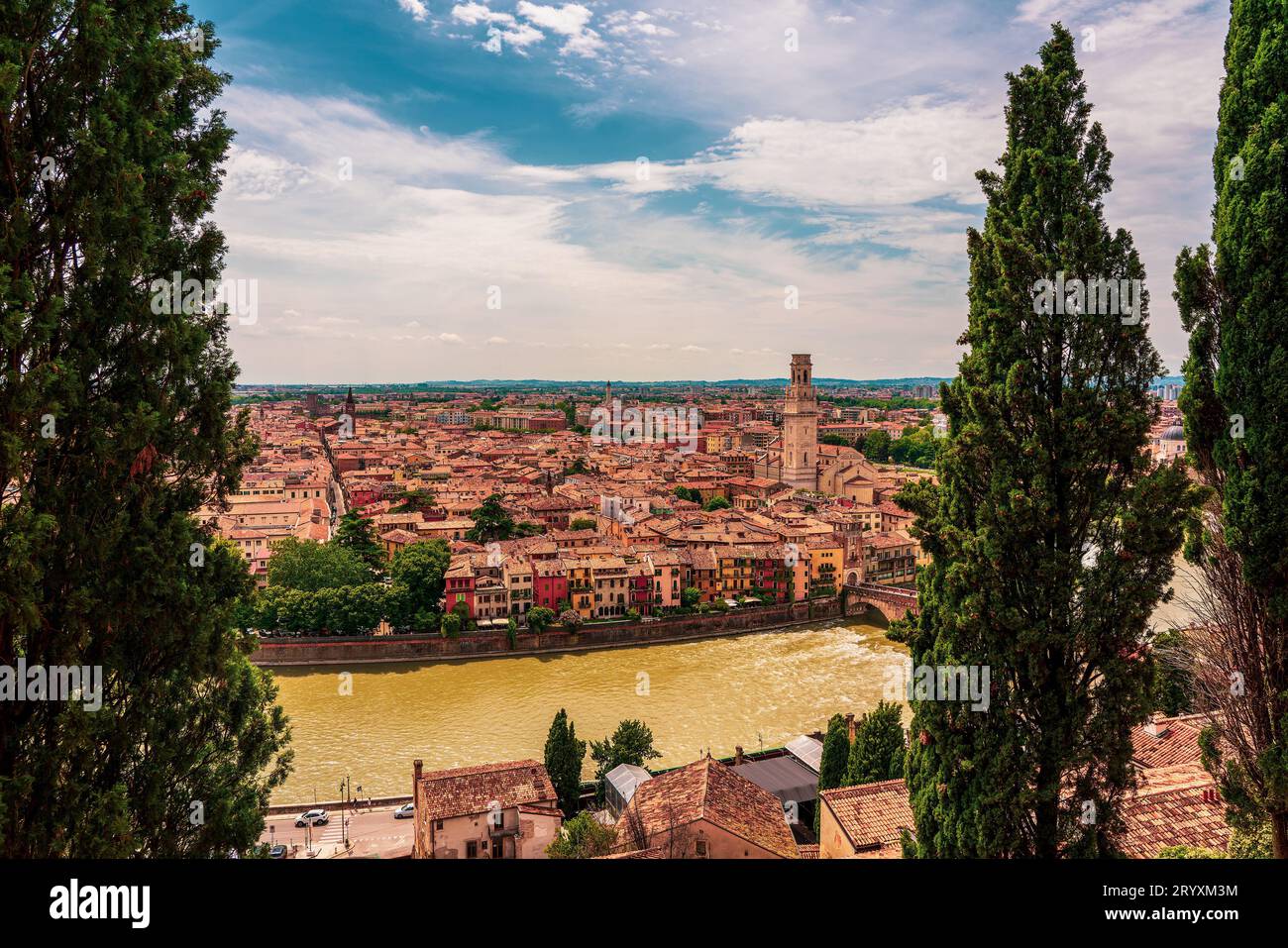 Vista panoramica del centro storico di Verona in Italia. Foto Stock