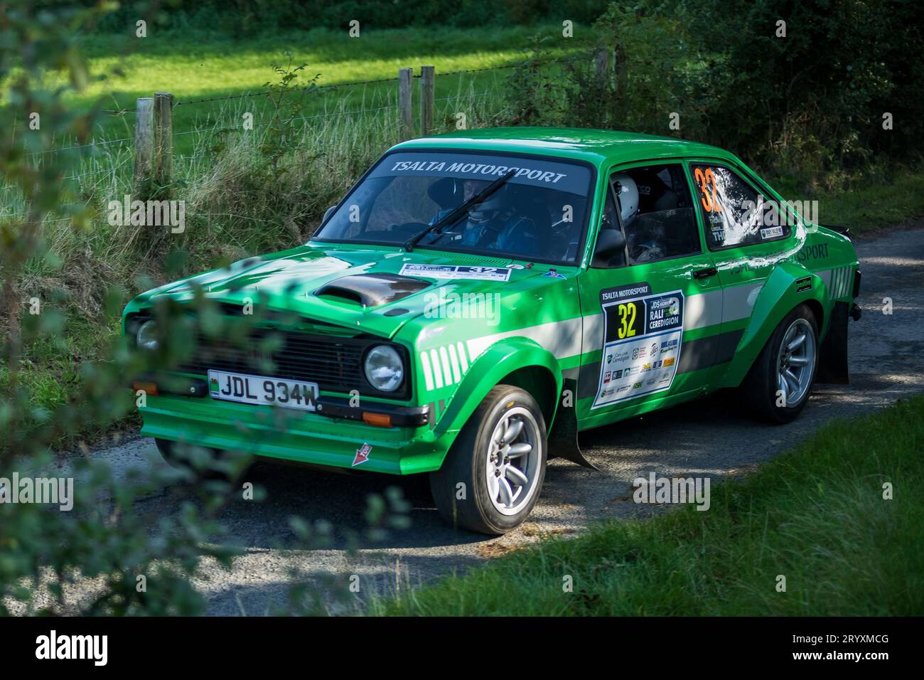 Ceredigion, Galles - 02 settembre 2023 Rali Ceredigion: Gary Thomas e la co-driver Linda Thomas in una Ford Escort car 32 sulla tappa SS1 Borth 1 Galles, U Foto Stock