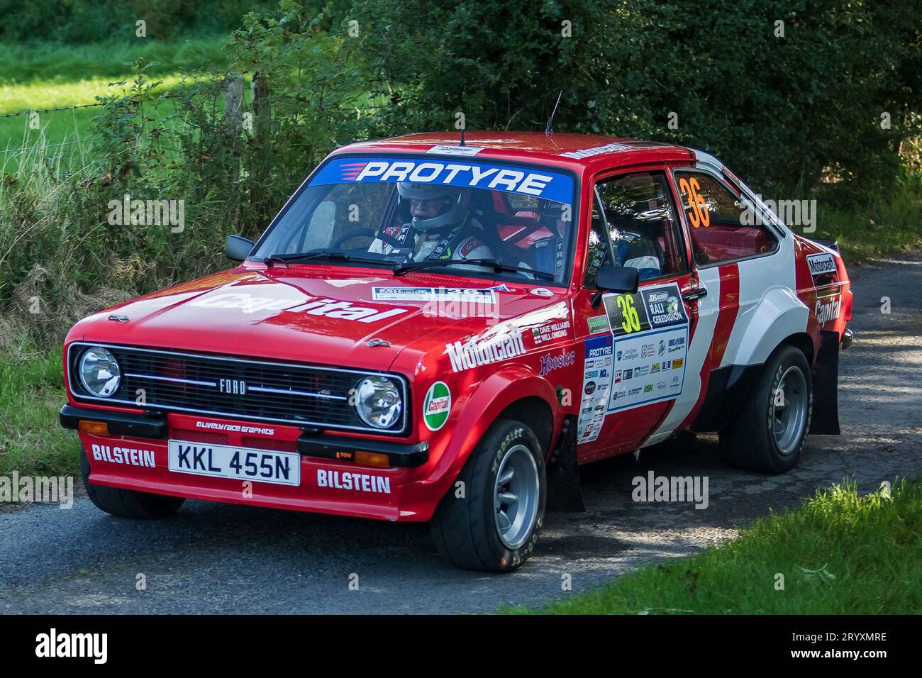 Ceredigion, Galles - 02 settembre 2023 Rali Ceredigion: Cipolle e il co-pilota Dave Williams in una Ford Escort RS car 36 sulla tappa SS1 Borth 1 Wale Foto Stock