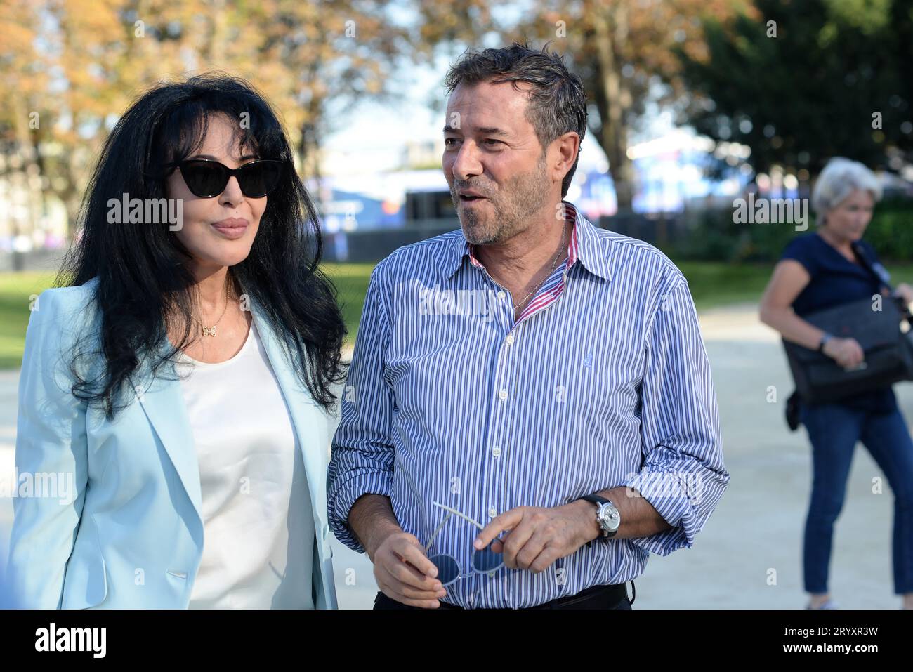 Inaugurazione del jardin des Ambassador 'Line Renaud' en présence de cette dernière très heureuse en compagnie de Brigitte Macron et d'Anne Hidalgo Foto Stock