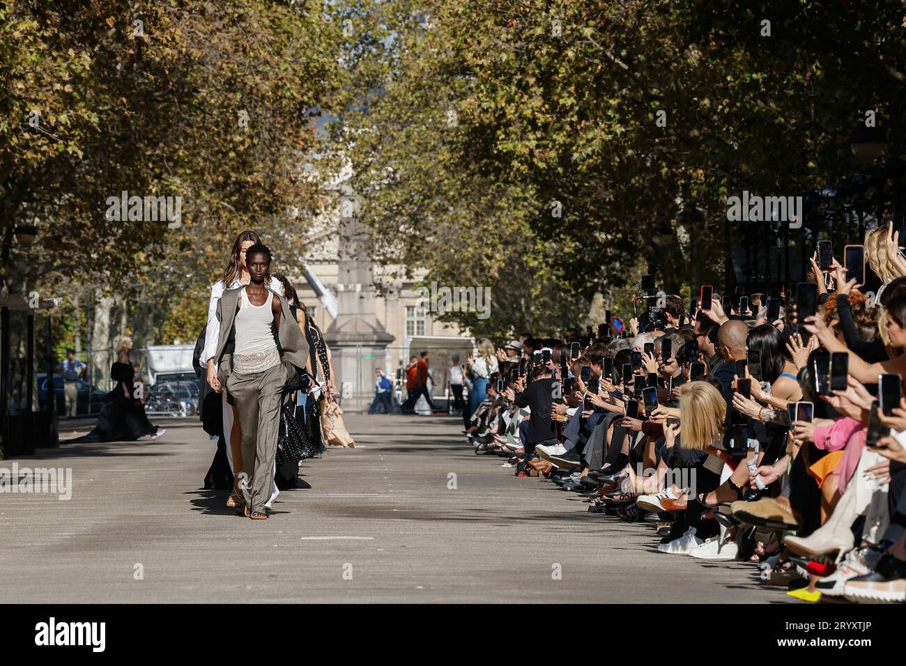 STELLA McCartney Runway Primavera/Estate 2024 durante la settimana della moda di Parigi - Parigi; Francia 02/10/2023 Foto Stock