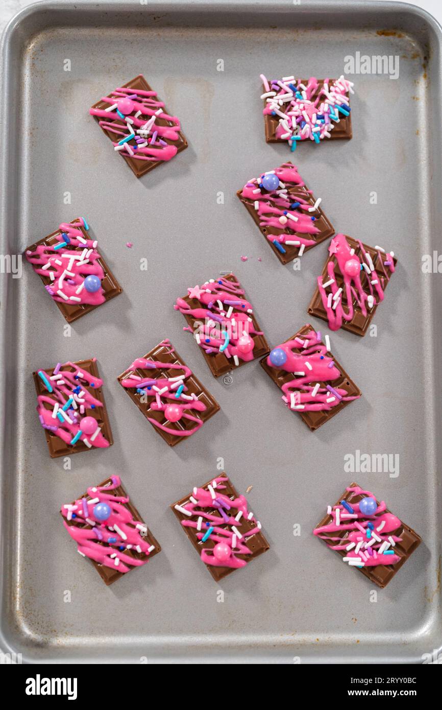 Cupcake alla fragola al cioccolato Foto Stock