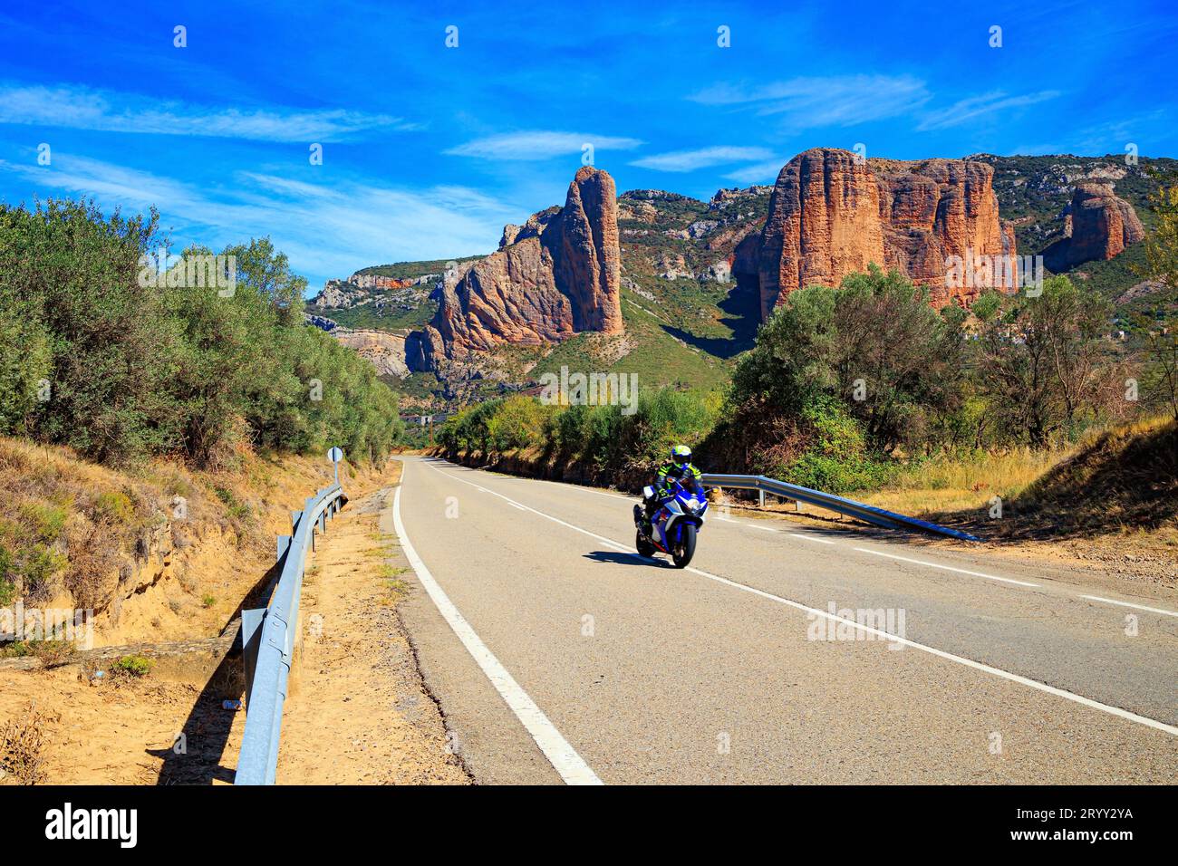 Motociclista in autostrada Foto Stock