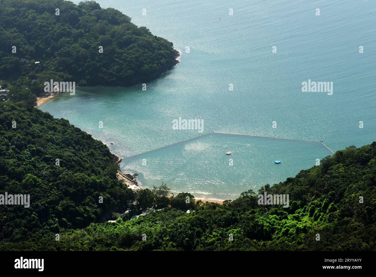 Vista dall'High Junk Peak nel parco di campagna della Clearwater Bay nei nuovi territori di Hong Kong. Foto Stock