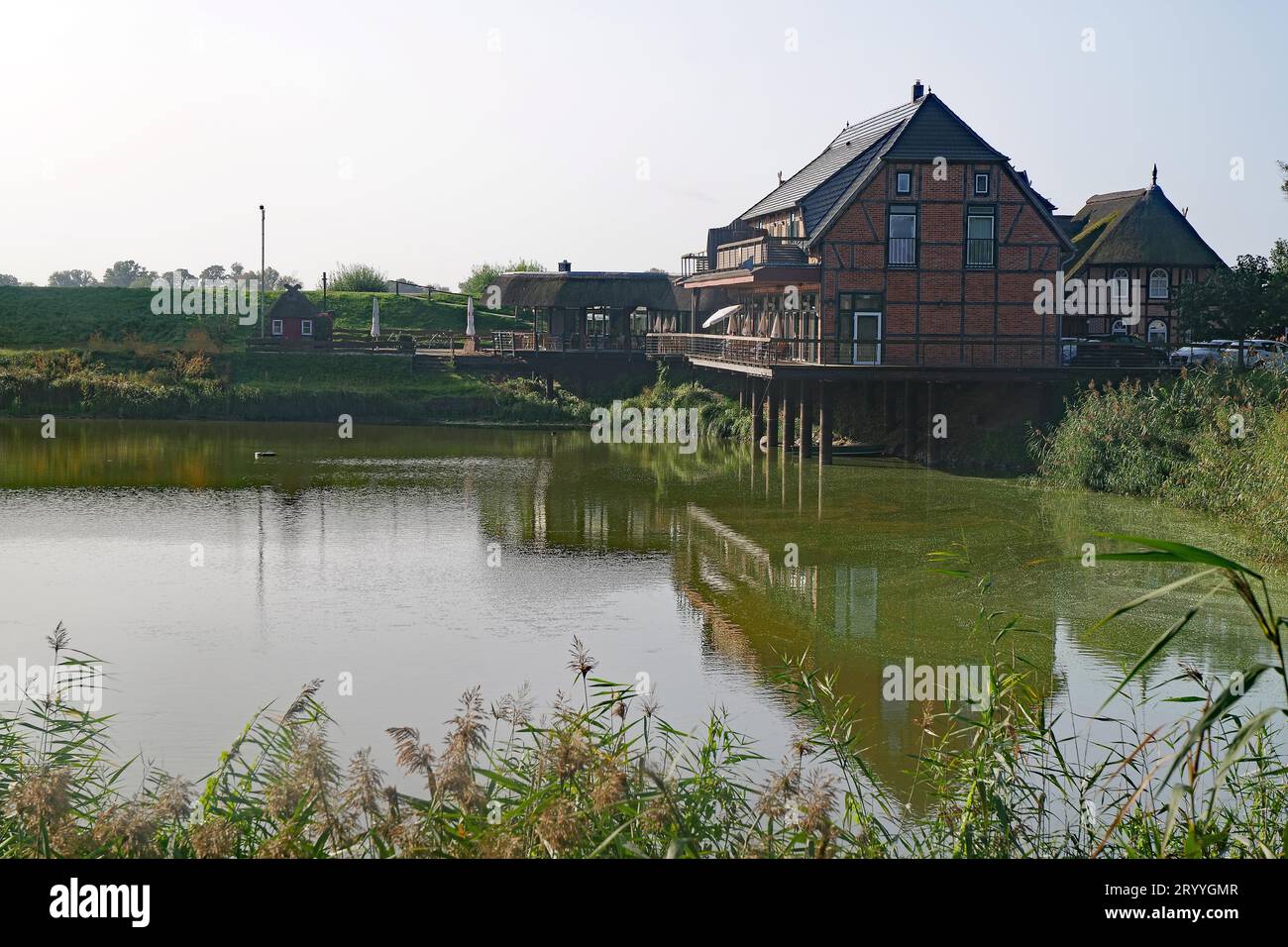 Piccolo albergo su stagno, turismo, alloggi, alte Fischerkate, Moedlich, Brandeburgo, Germania Foto Stock