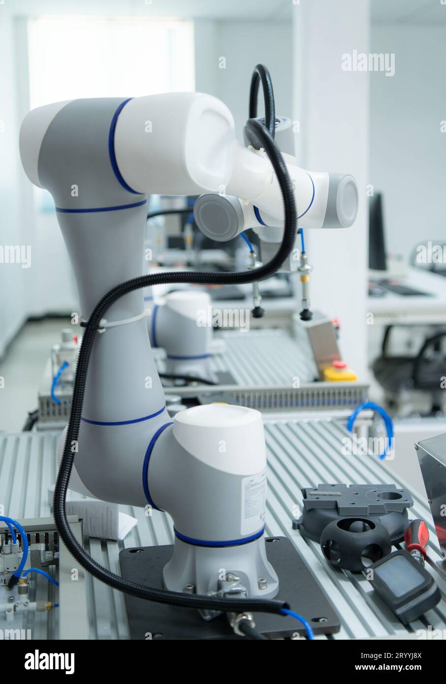 Tecnologia manuale robotizzata utilizzata nelle applicazioni più diffuse in tutti i settori. Foto Stock