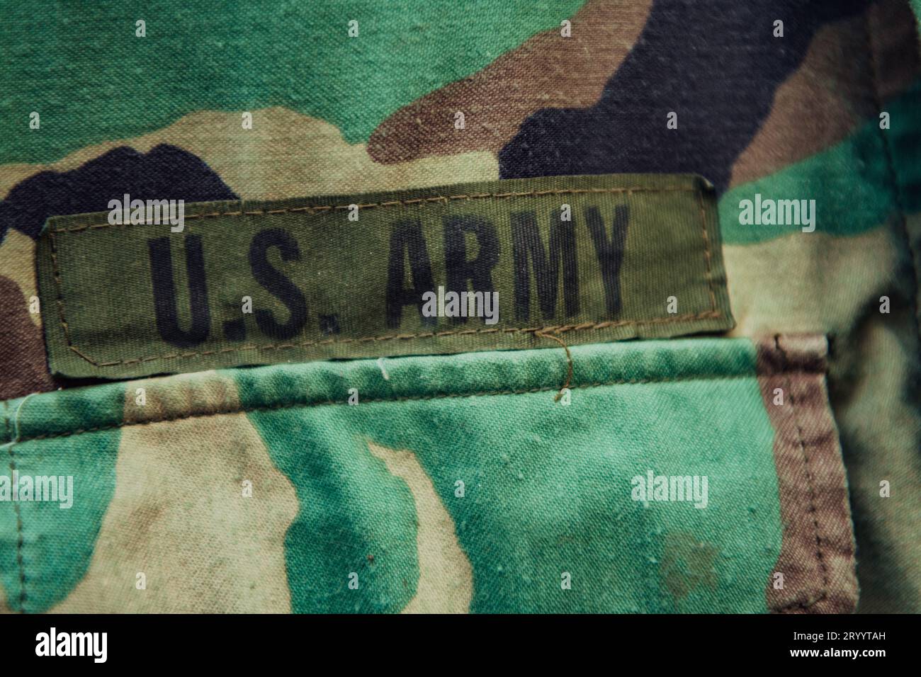 Primo piano del soldato sulla vecchia uniforme militare US Army Foto Stock