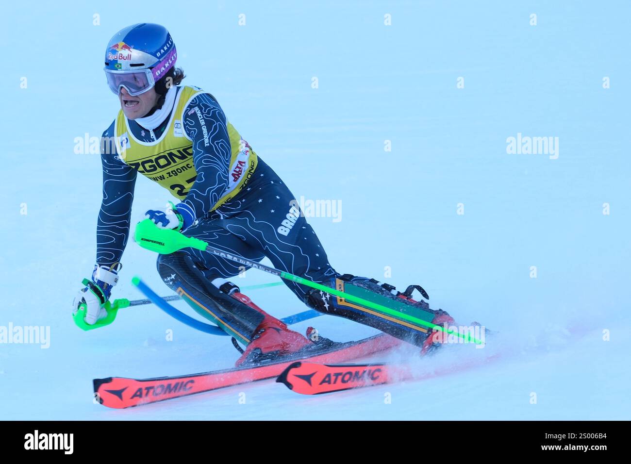 Lucas Pinheiro Braathen gareggia durante la Coppa del mondo di sci alpino Audi FIS, gara di slalom MenÕs sulla pista Gran Risa il 23 dicembre 2024, alta Badia, Bolzano, Italia. Crediti: Roberto Tommasini/Alamy Live News Foto Stock