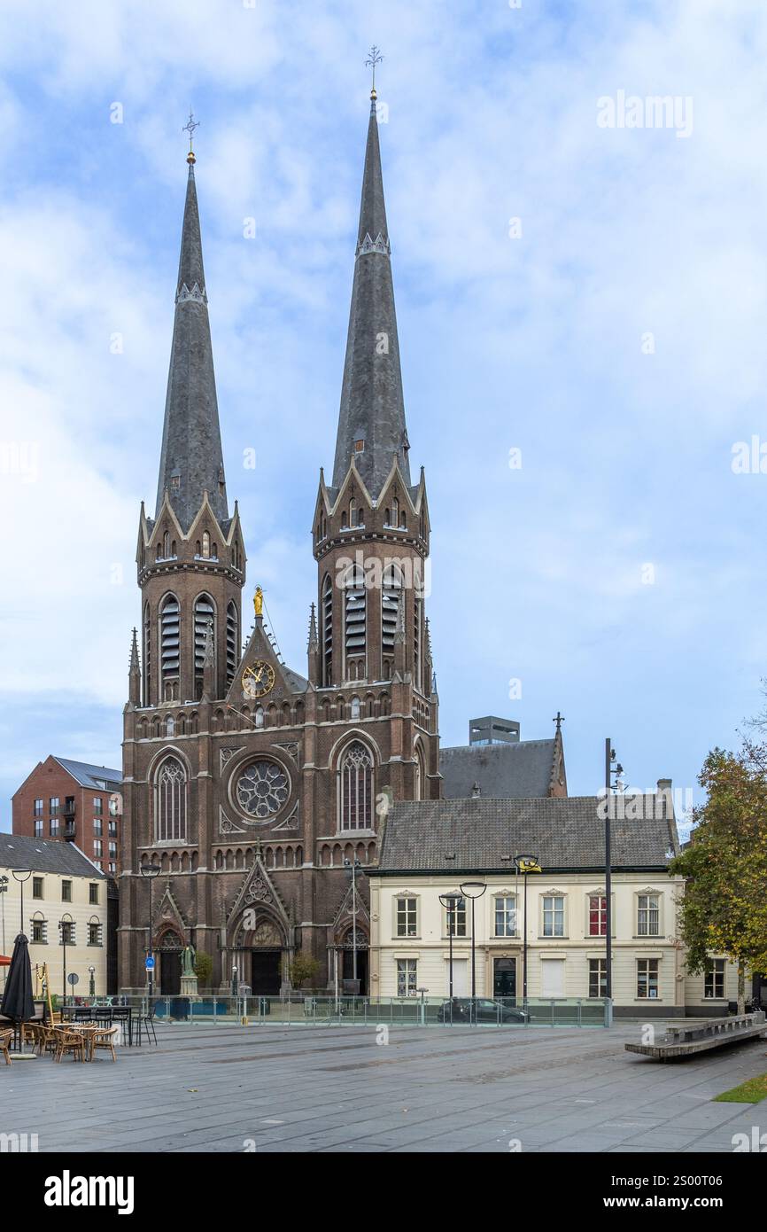 Tilburg, Paesi Bassi, 28 ottobre 2024. Parrocchia del buon Pastore - Chiesa di San Giuseppe. La chiesa di Heuvelse è una chiesa cattolica neogotica Foto Stock