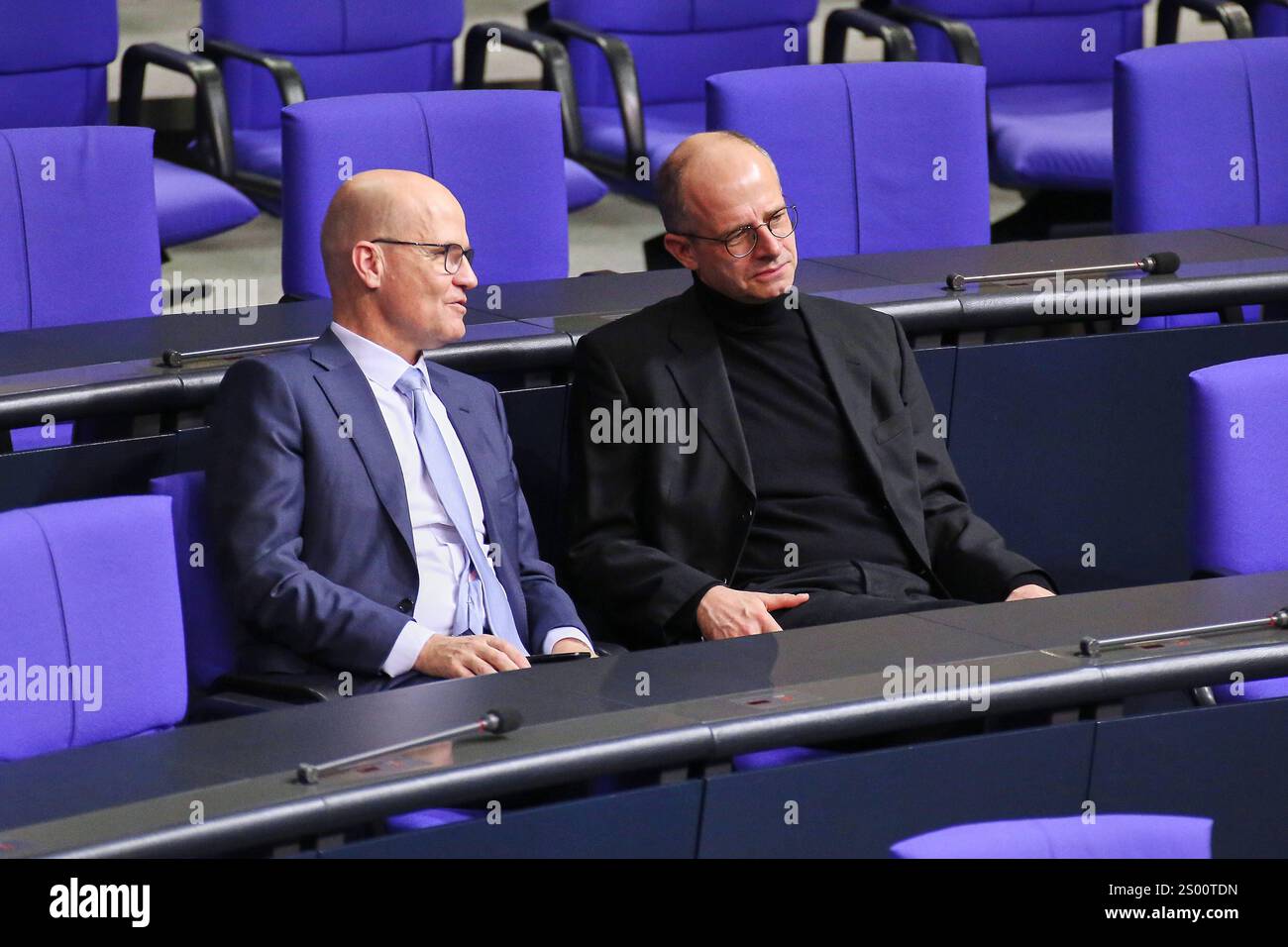 Berlin, Deutschland, 19.12.2024: Deutscher Bundestag: 207. Bundestagssitzung: Ralph Brinkhaus und Michael Brand, beide CDU *** Berlino, Germania, 19 12 2024 Bundestag tedesco 207 sessione Bundestag Ralph Brinkhaus e Michael Brand, entrambi CDU Copyright: XdtsxNachrichtenagenturx dts 54645 Foto Stock