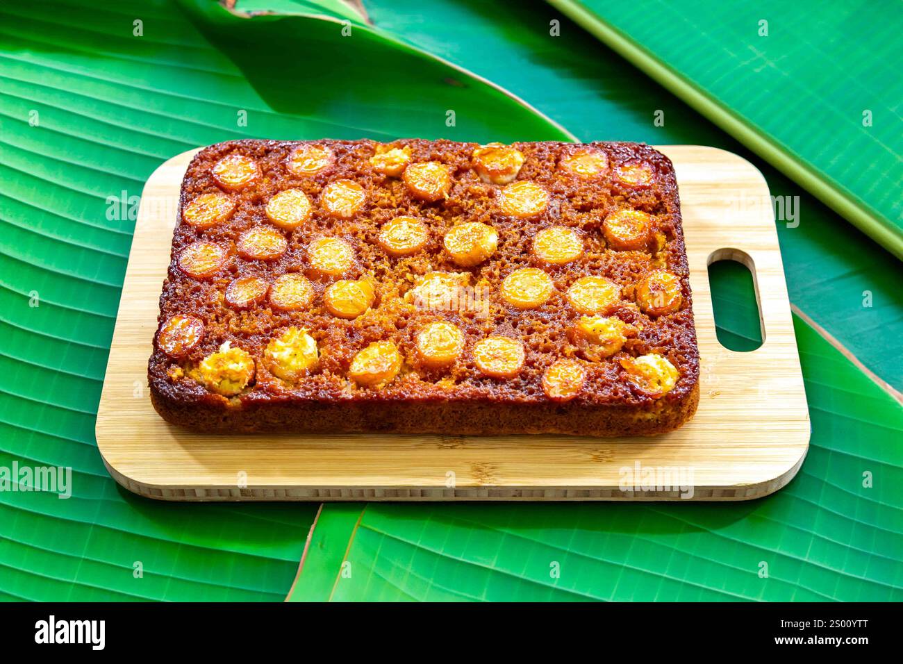 Tradizionale torta di banana brasiliana caramellata. Cibo brasiliano Foto Stock