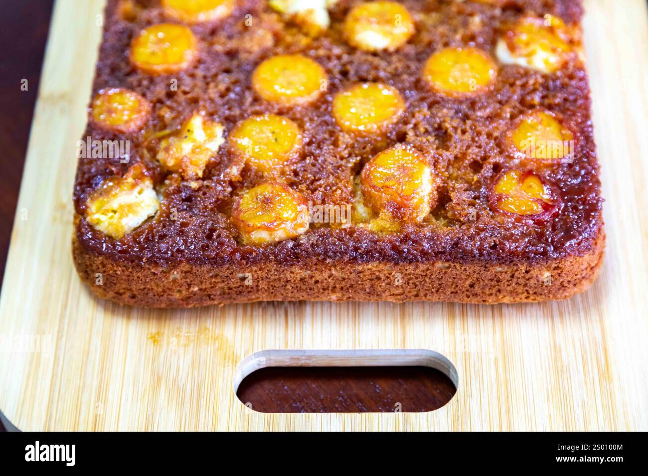 Tradizionale torta di banana brasiliana caramellata. Cibo brasiliano Foto Stock