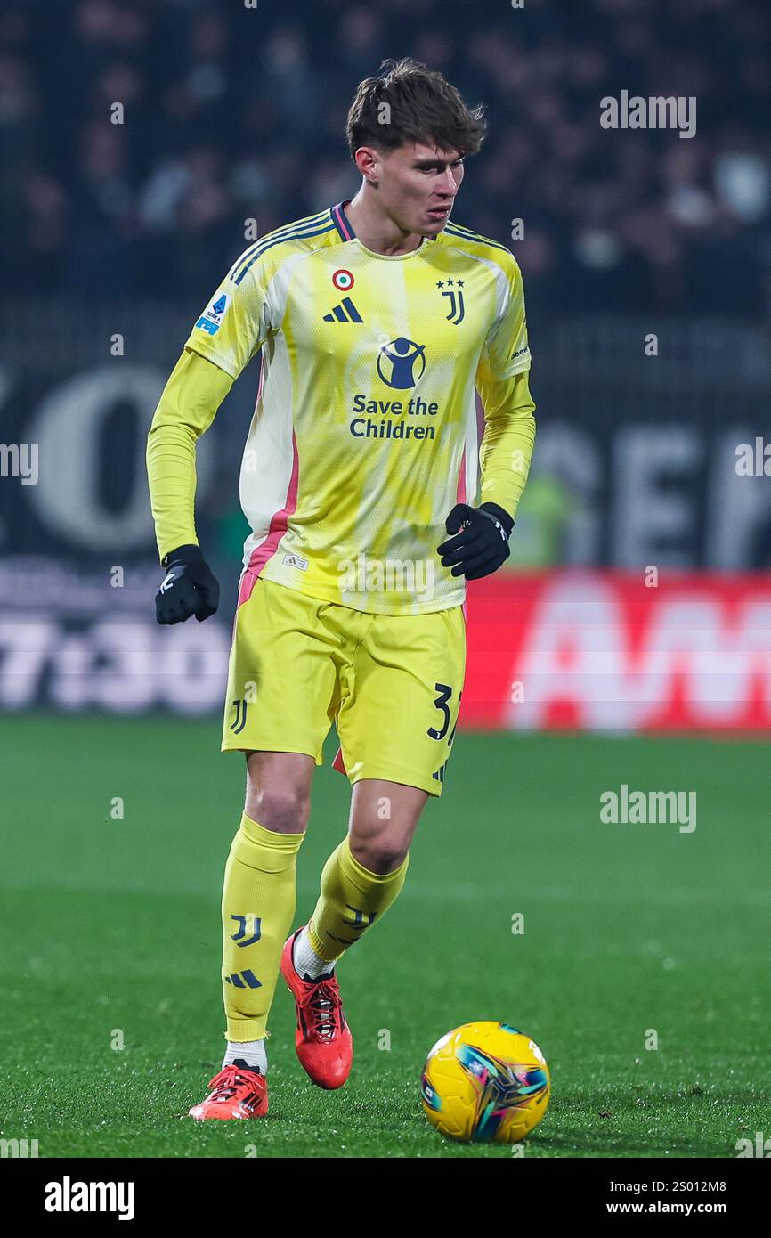 Monza, Italia. 22 dicembre 2024. Nicolo Savona della Juventus FC visto in azione durante la partita di calcio di serie A 2024/25 tra AC Monza e Juventus FC all'U-Power Stadium Credit: Independent Photo Agency/Alamy Live News Foto Stock