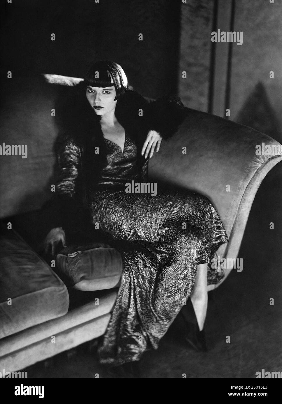 Louise Brooks in 'Prix de Beauté' di James Abbe (Sofar Film, 1930). Foto verticale Foto Stock