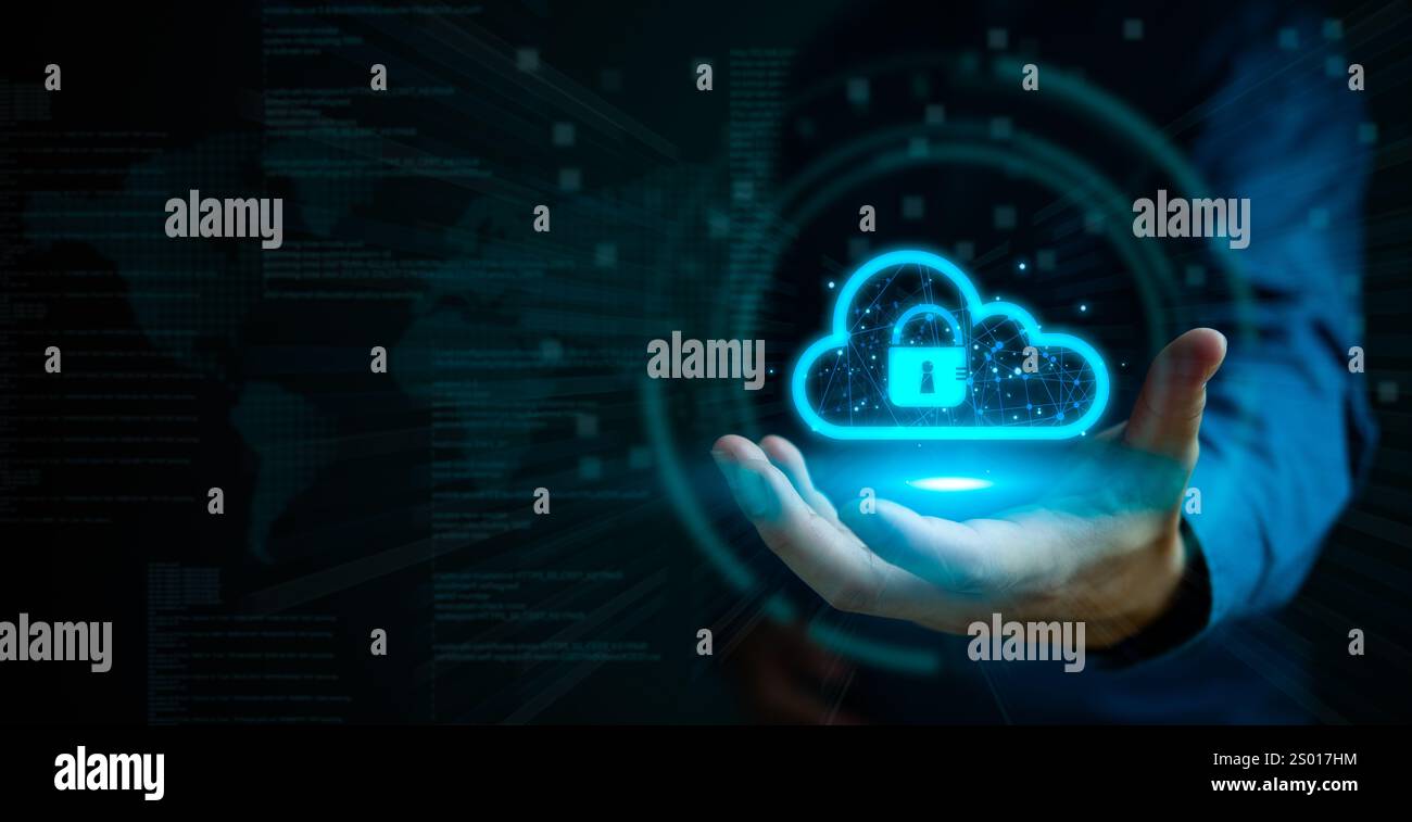 Simbolo di archiviazione cloud sicura, con icone di sicurezza digitale sopra una mano. Rappresenta dati protetti, privacy e soluzioni di cloud computing Foto Stock