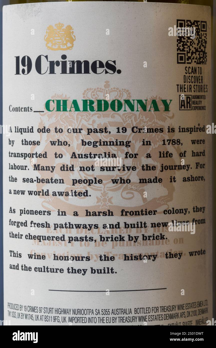 Etichetta sul retro della bottiglia di 19 Crimes Chard Chardonnay vino bianco 2023 - prodotto dell'Australia, australiano Foto Stock
