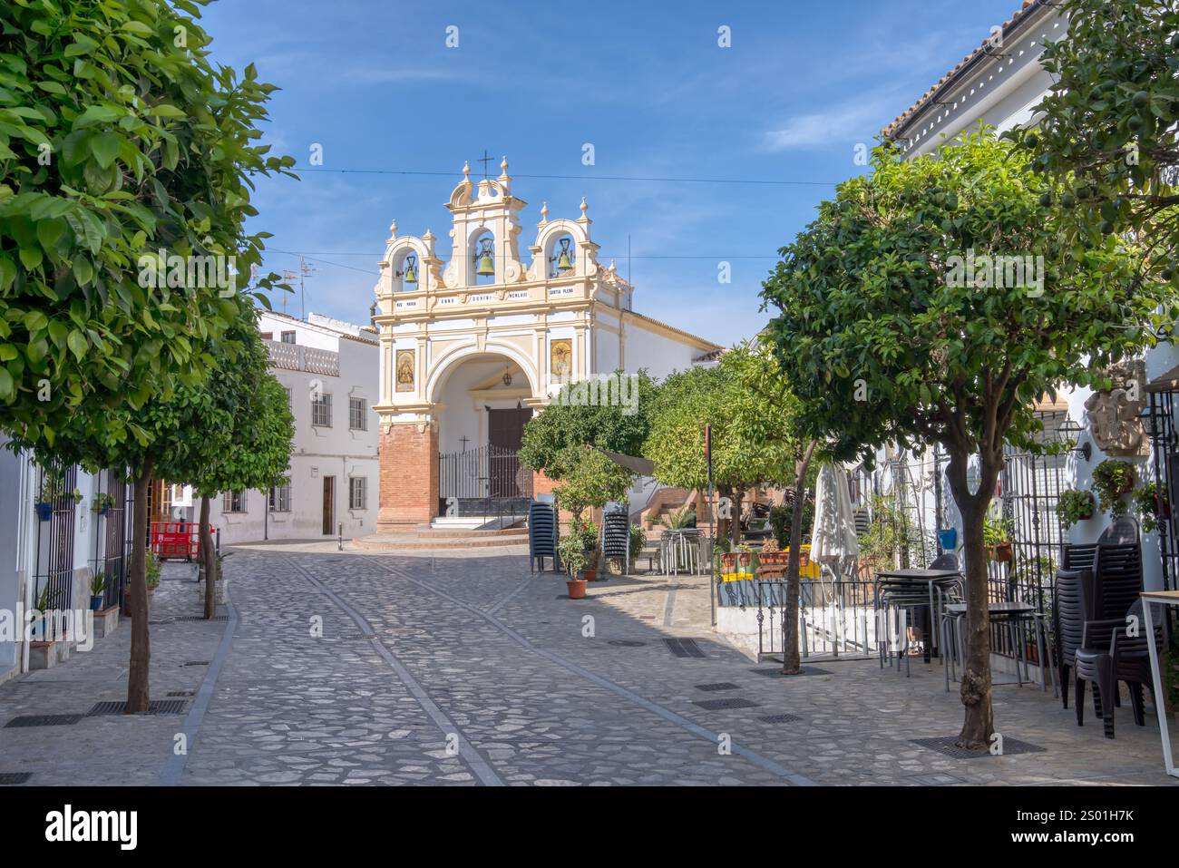 Zahara de la Sierra, Spagna - 2 settembre 2023: Zahara de la Sierra è uno dei tanti antichi villaggi bianchi storici nella provincia di Cadice nel e. Foto Stock