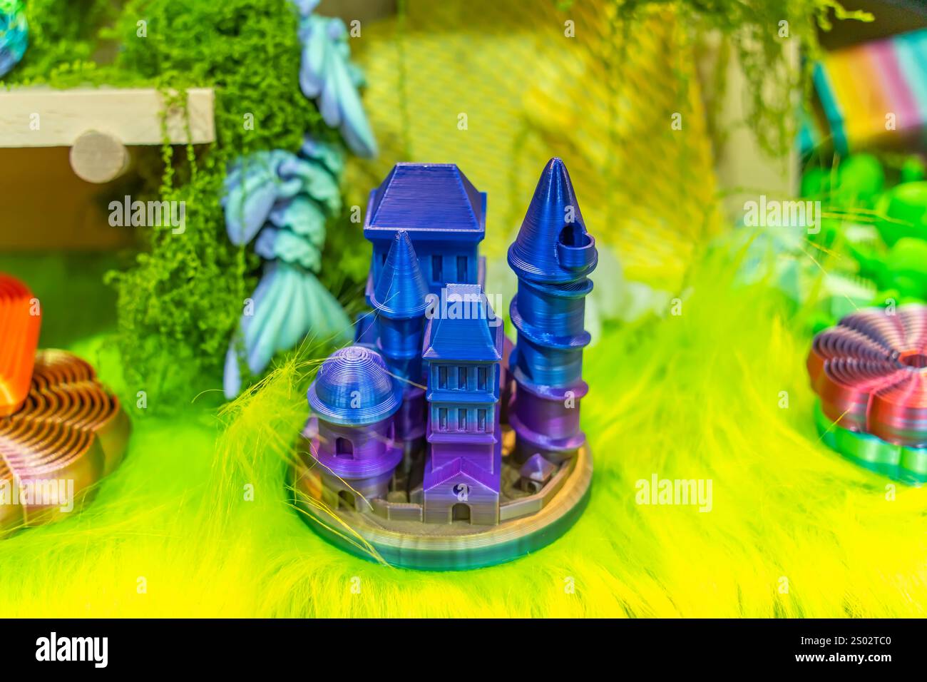 Stampante 3D per la stampa di un modello di castello in plastica Foto Stock