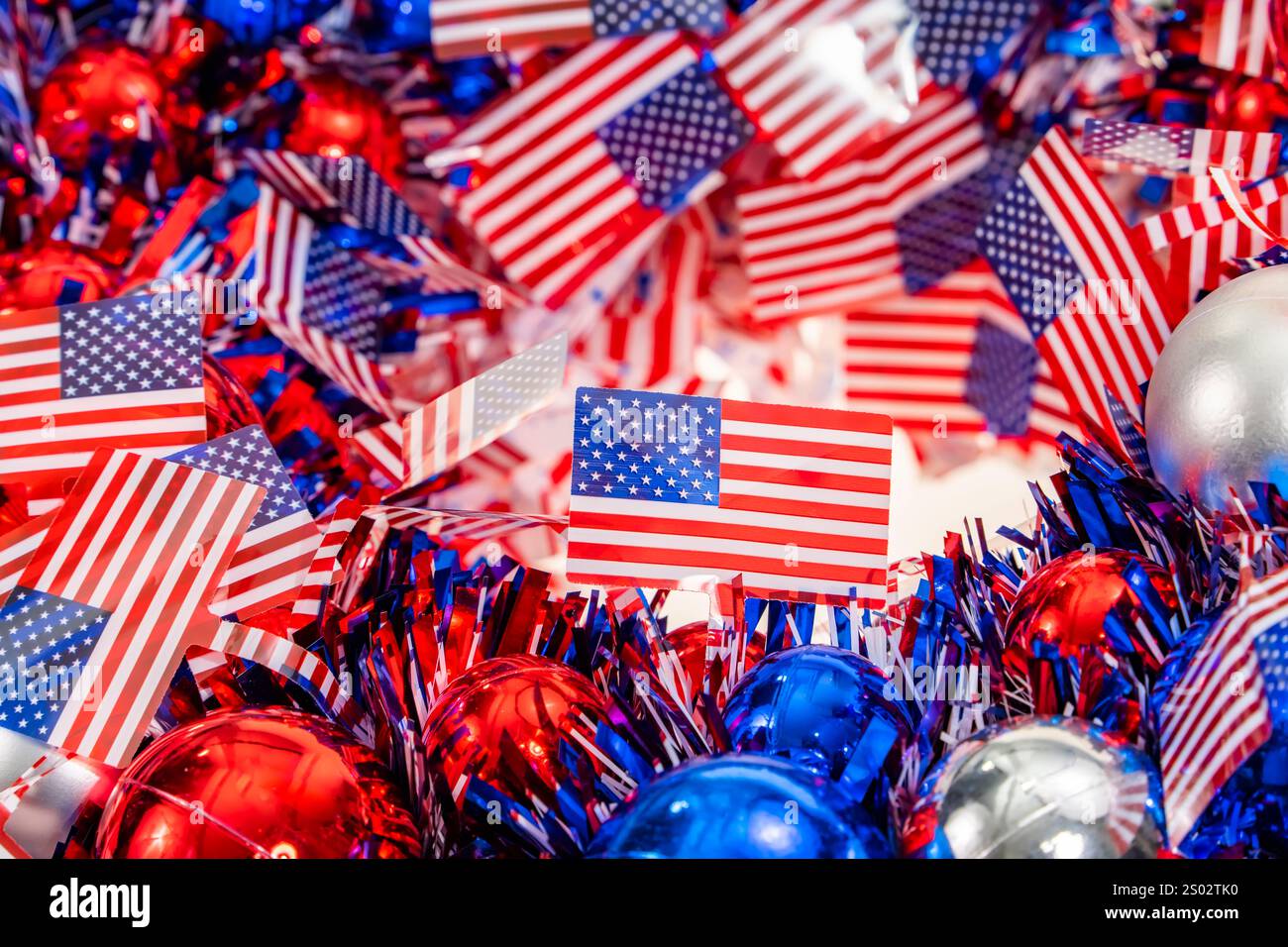 Bandiera americana con decorazioni per il giorno dell'indipendenza o festeggiate il 4 luglio. Foto Stock