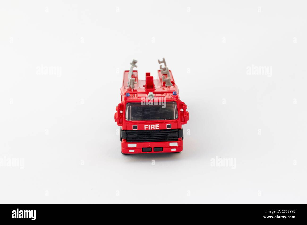 Primo piano con il motore antincendio rosso Foto Stock