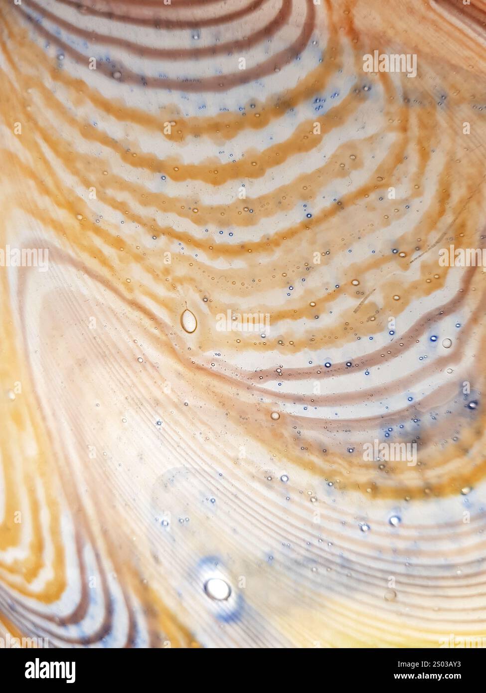 Un dettaglio di vetreria decorativa che crea un effetto astratto. Foto Stock