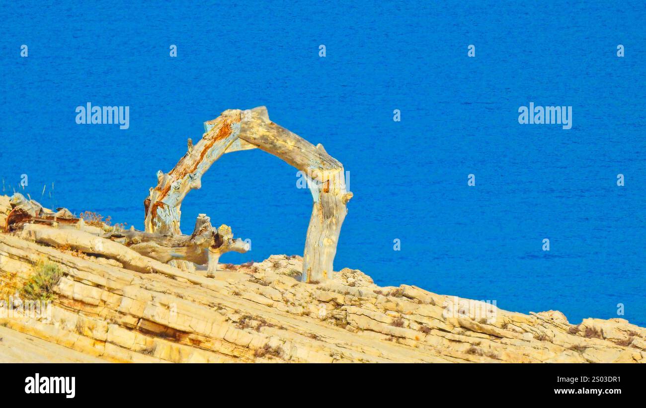 Un viaggio in bicicletta intorno all'isola di Hvar, panorama, spiagge selvagge vicino a Jelsa, un luogo ideale per una pausa vacanza Foto Stock