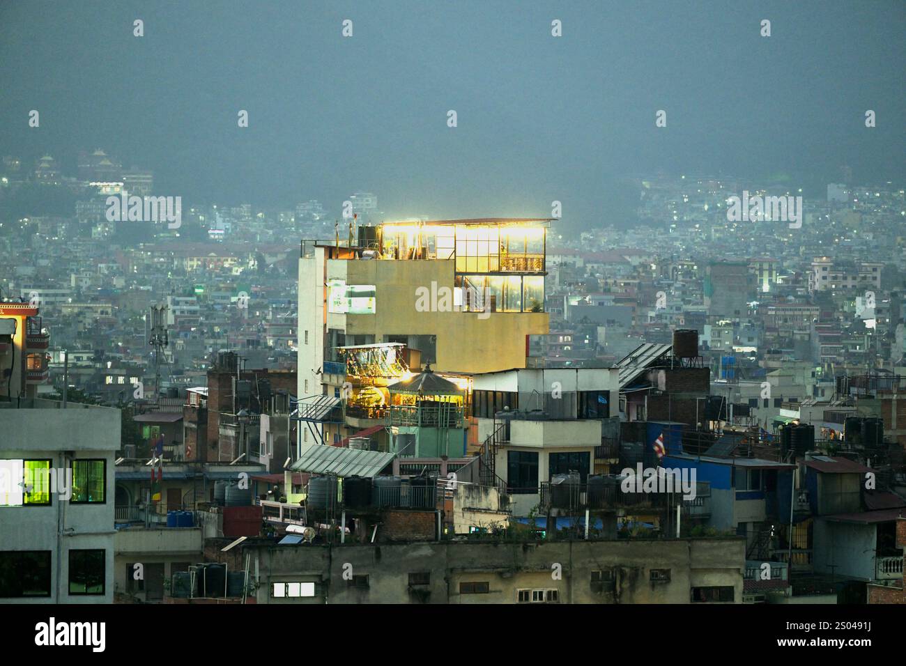 Kathmandu, l'immensa capitale del Nepal. Foto Stock