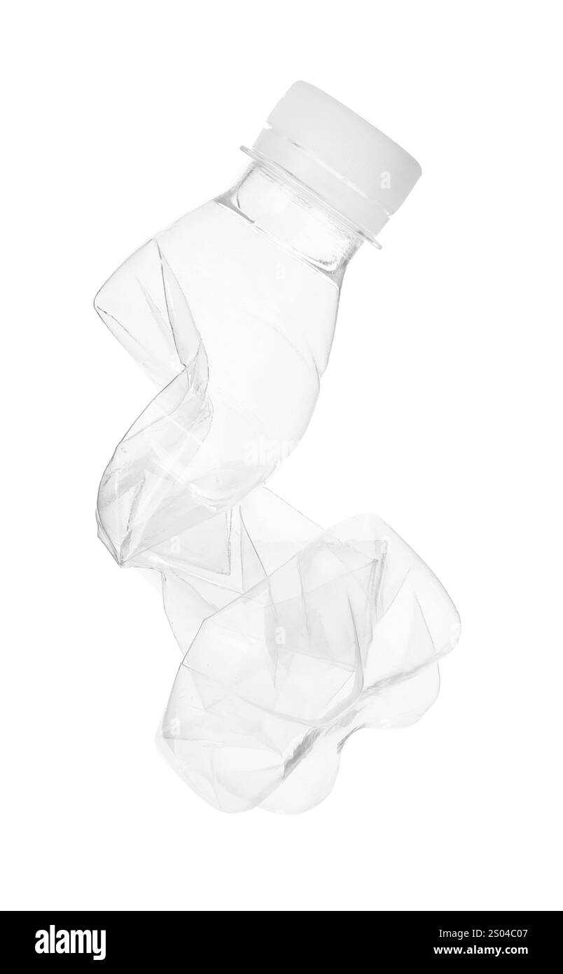 Un flacone di plastica deformato isolato su bianco Foto Stock