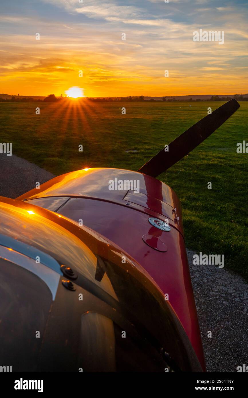 Francia, Mosella (57), aeroporto di Sarreguemines, aereo privato Jodel D140 Mouquetaire Foto Stock