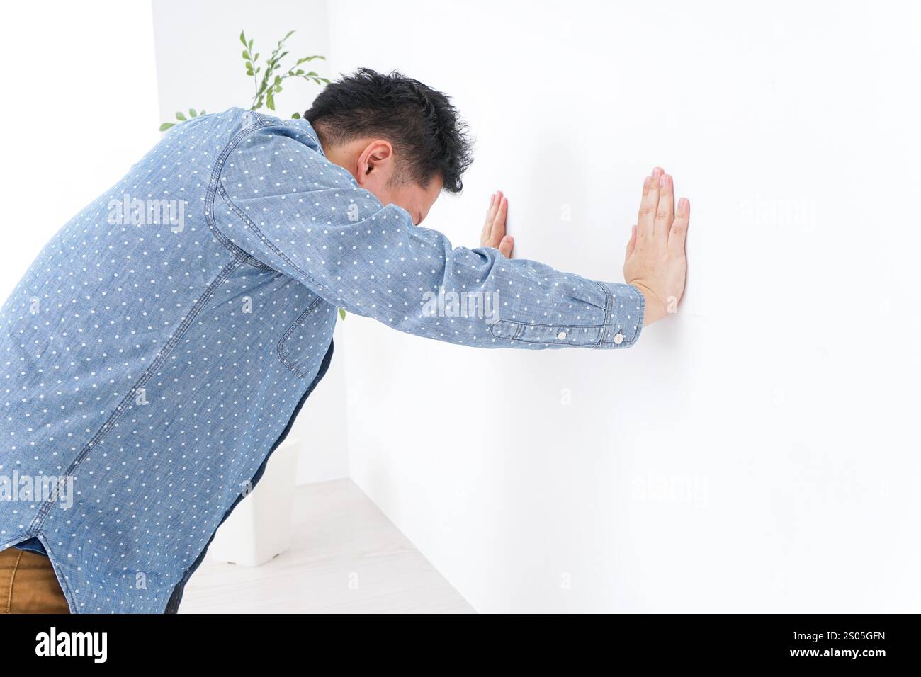 Uomo che soffre di malattia Foto Stock