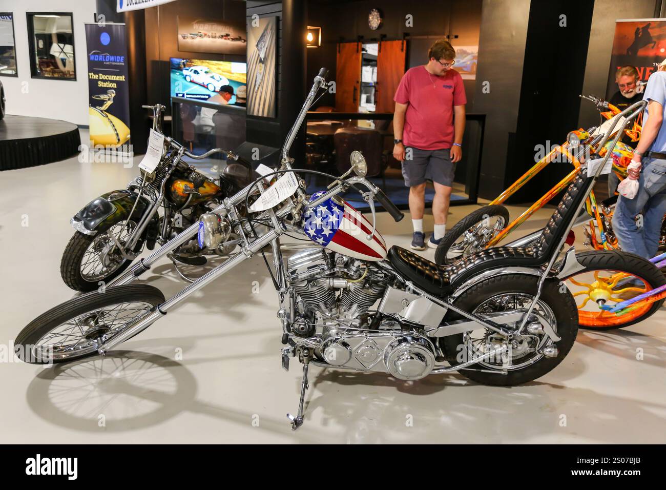 Una motocicletta Harley Davidson "Captain America" del 1952 in mostra alla Worldwide Auctioneers' Auburn Auction di Auburn, Indiana, USA. Foto Stock