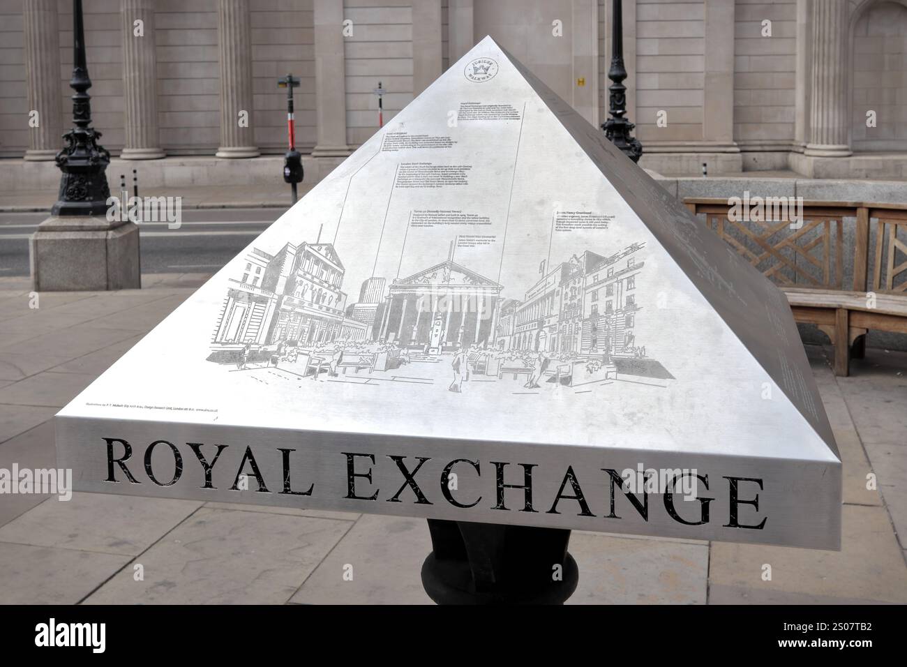 Informazioni Pyramid, Jubilee Walkway, The Royal Exchange, Londra, Inghilterra, REGNO UNITO Foto Stock