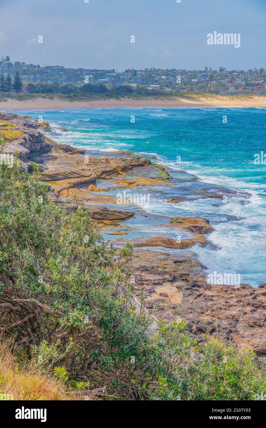 Viste panoramiche del mare a Curl Curl, nei sobborghi settentrionali di Sydney, fa parte della regione delle spiagge settentrionali Foto Stock