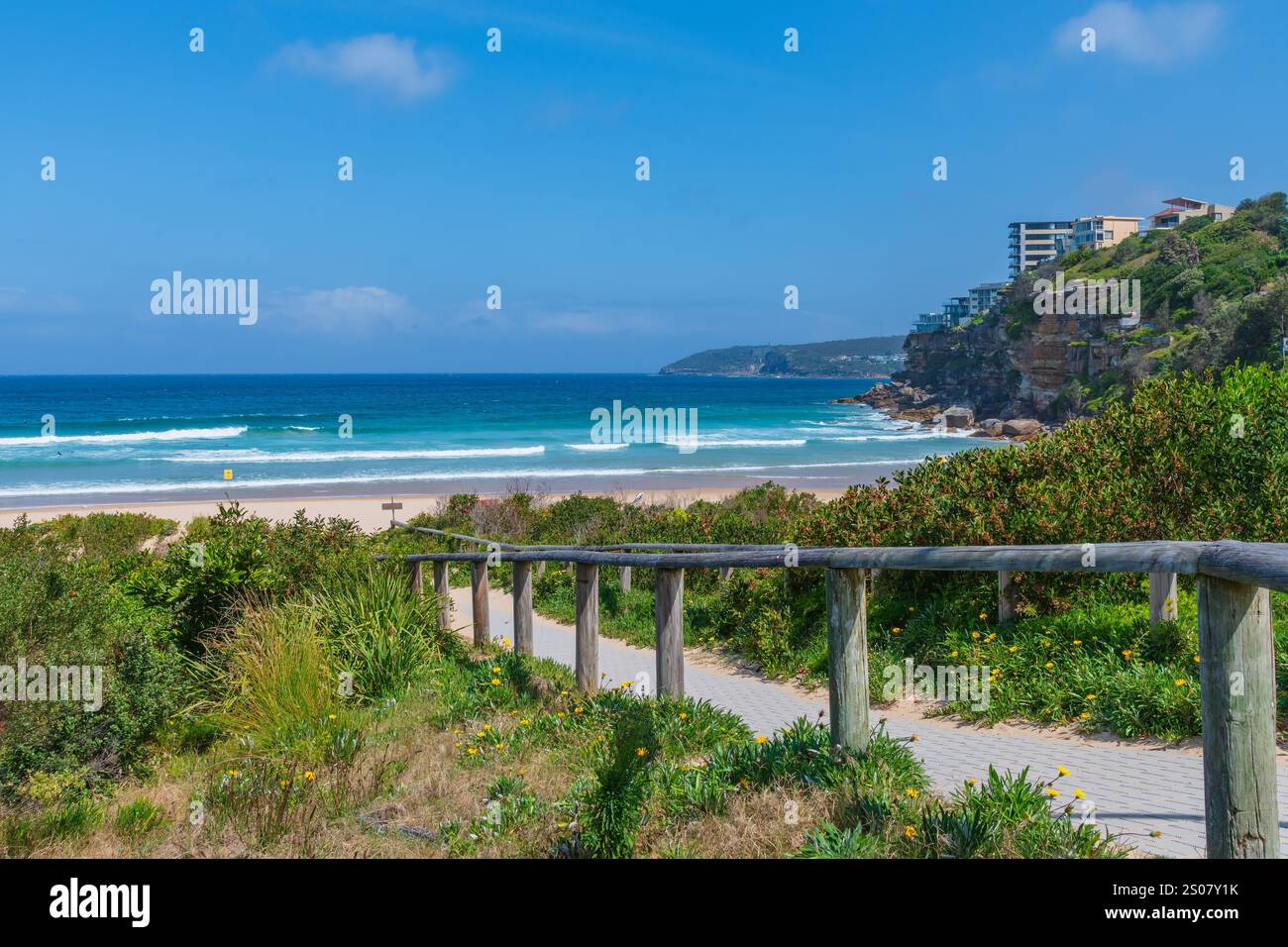 Viste panoramiche sulla spiaggia di Freshwater si trova nei sobborghi settentrionali di Sydney e fa parte della regione delle spiagge settentrionali Foto Stock