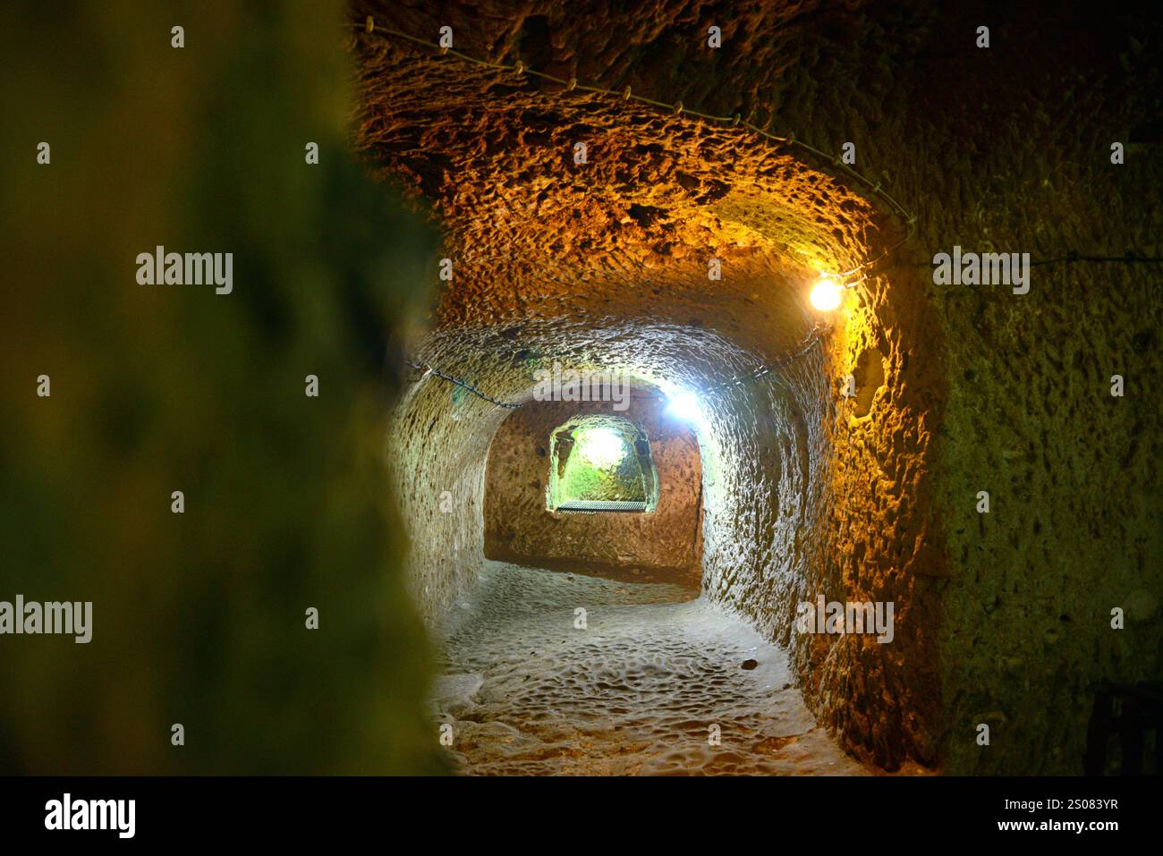 La misteriosa città sotterranea risale all'VIII-VII secolo a.C. si estende per 85 m di profondità su otto diversi livelli e una popolazione di 20,000 persone Foto Stock