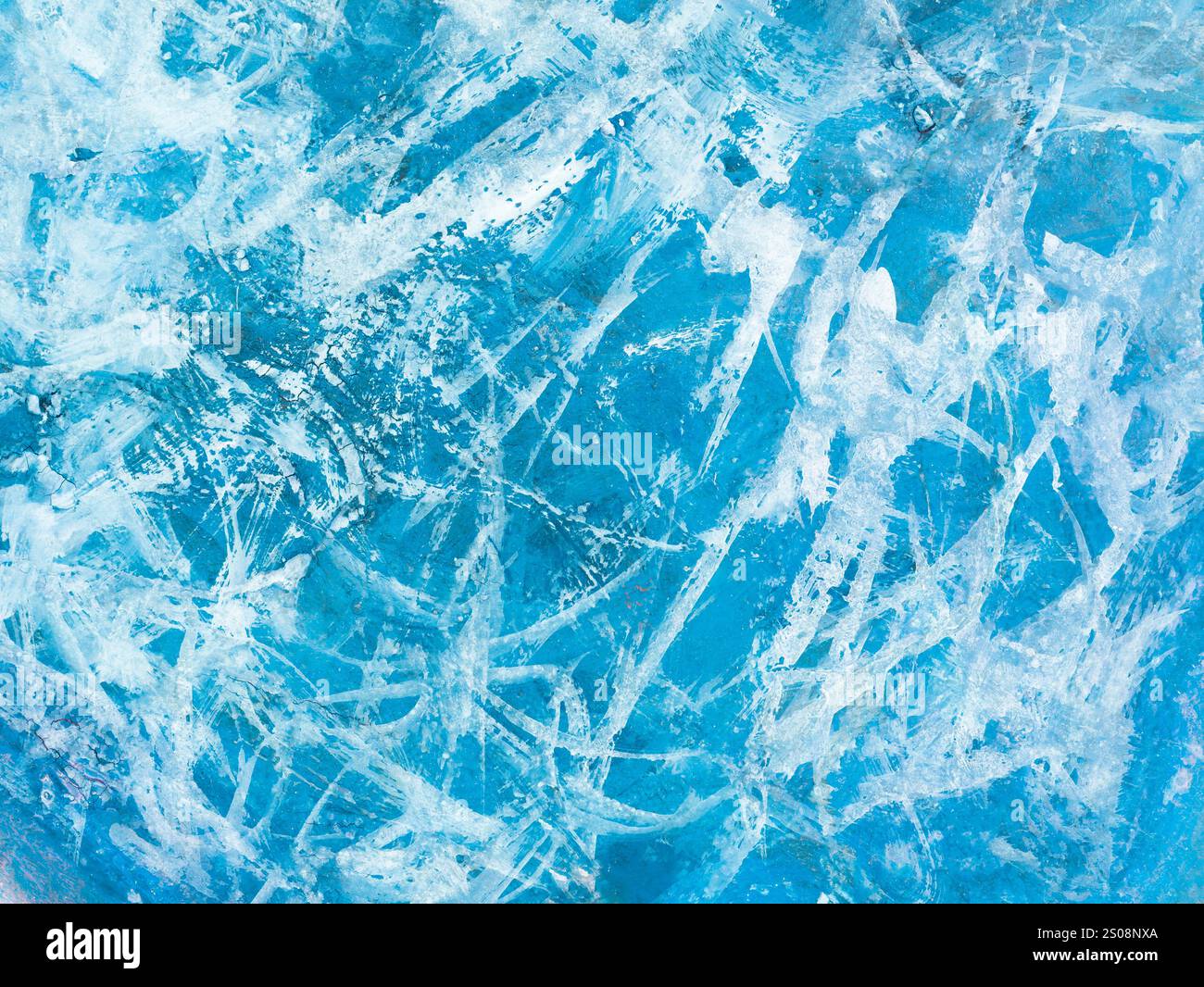 Strisce bianche astratte su sfondo blu creativo dipinto a mano, texture del pennello, pittura acrilica. Arte moderna. Foto Stock