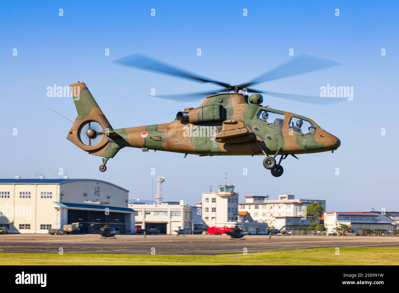 Giappone, presso Akeno Air base 19 novembre 2024: Kawasaki OH-1 32601 presso Akeno Air Ba Foto Stock