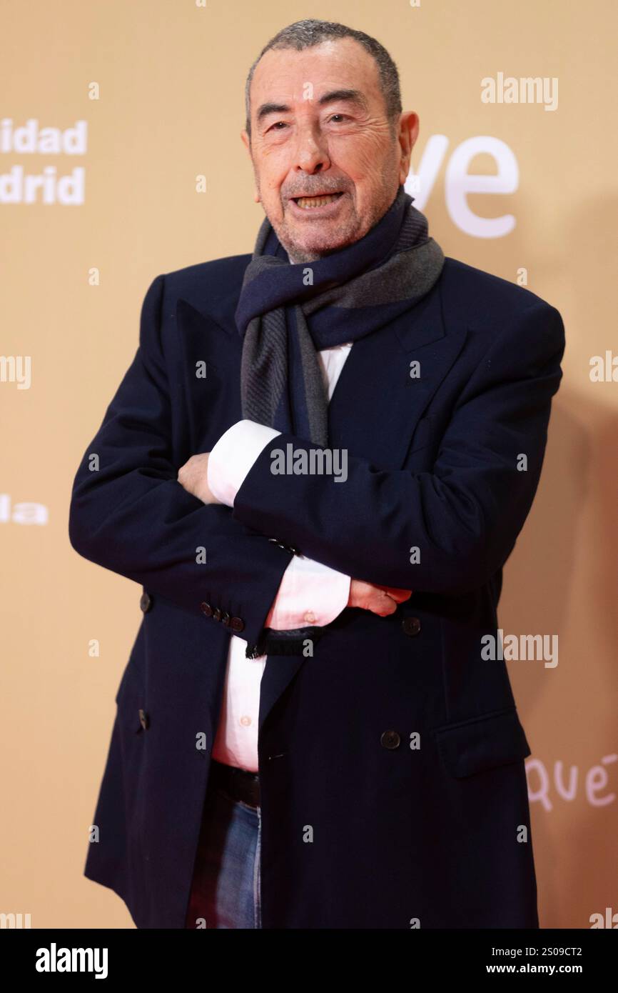 Jose Luis Garci partecipa al Red carpet per i Jose María Forque Awards 2024 al Palacio Municipal de Congresos de Madrid. Foto Stock