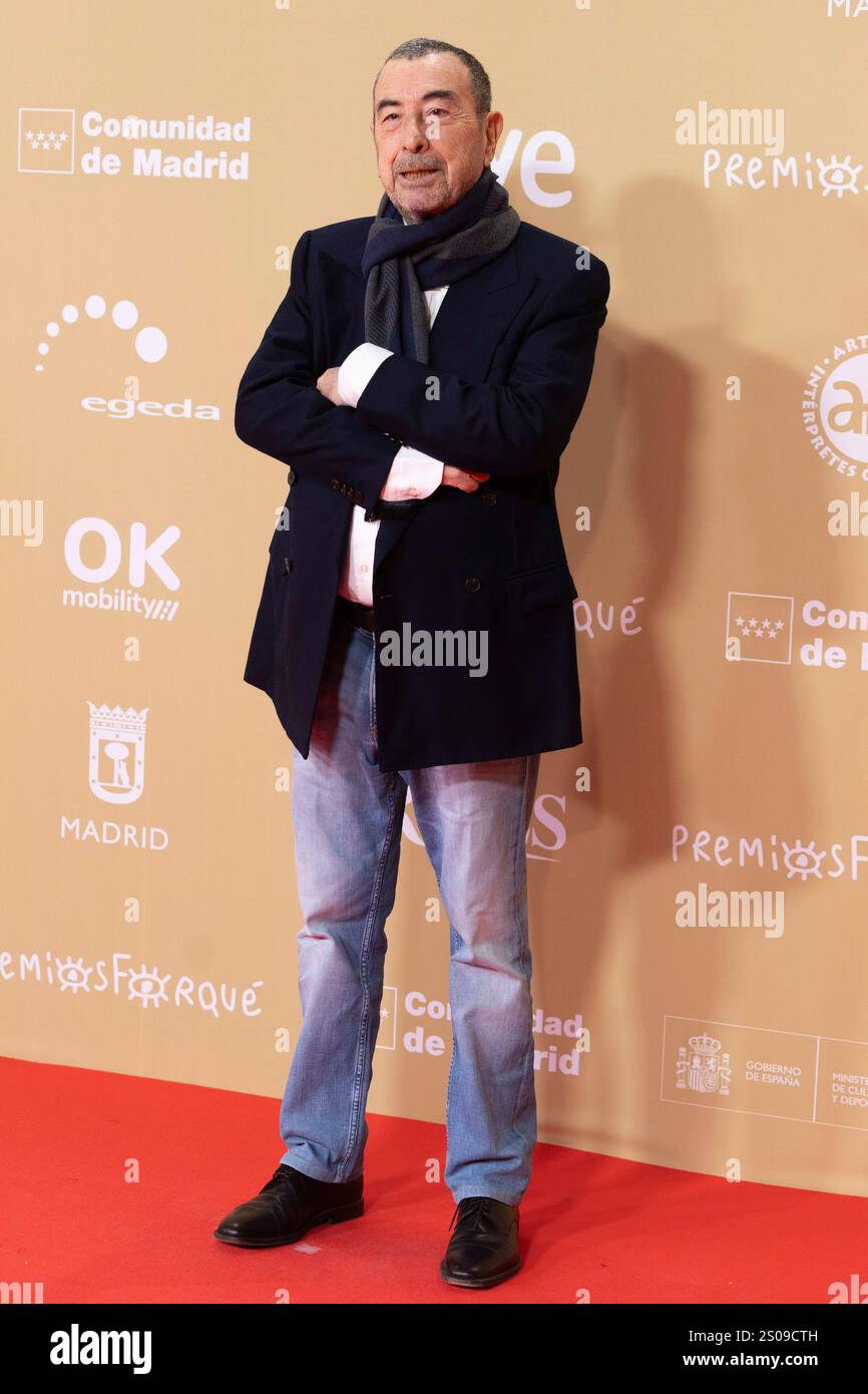 Jose Luis Garci partecipa al Red carpet per i Jose María Forque Awards 2024 al Palacio Municipal de Congresos de Madrid. Foto Stock