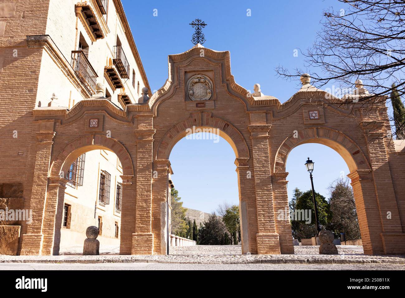 Il cancello d'ingresso dell'Abbazia di Sacromonte ad Albaicin, Granada, Spagna. Foto Stock