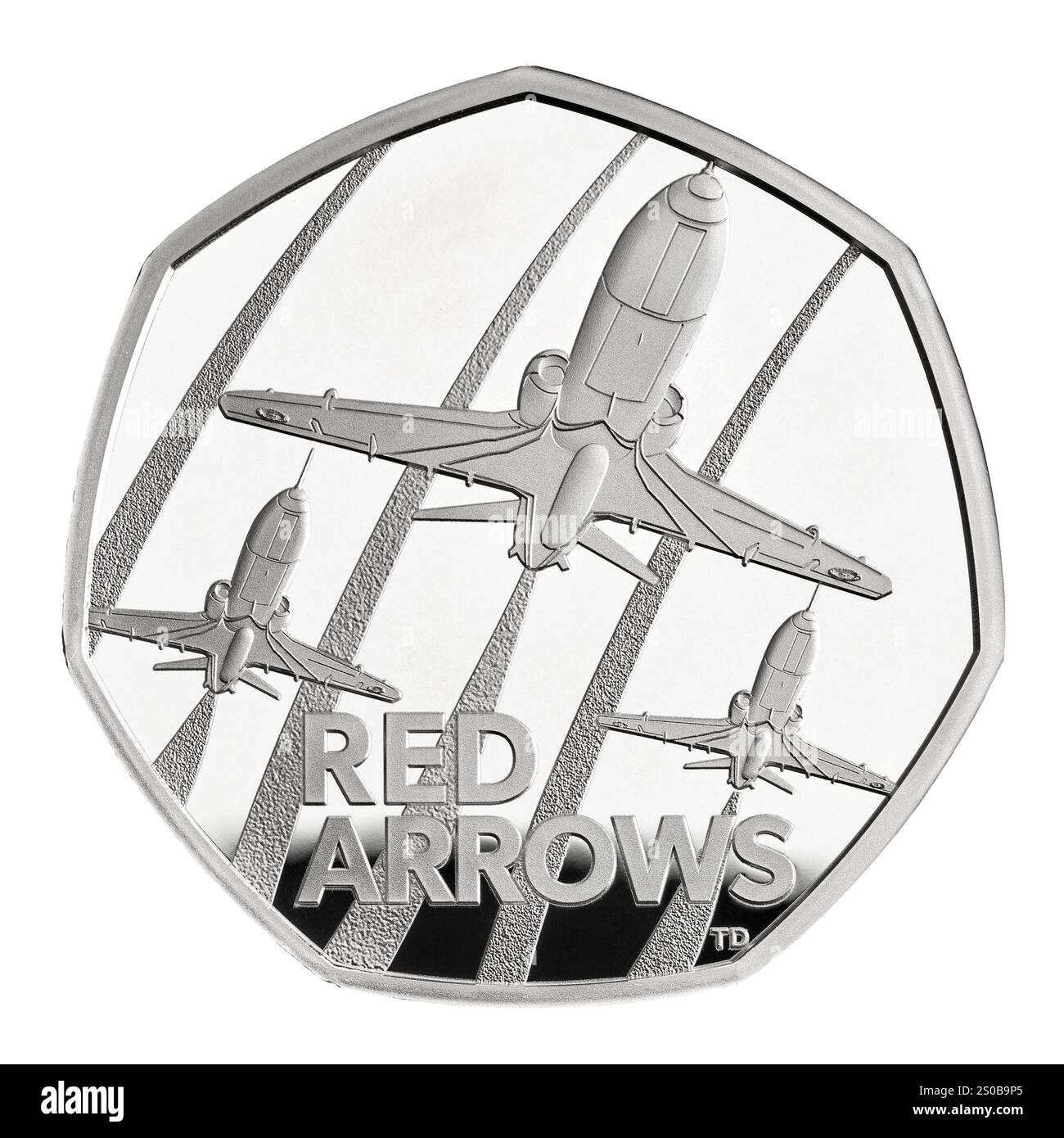 Foto non datata emessa dalla Royal Mint of the Red Arrows 50p Coin, uno dei cinque nuovi disegni di monete che commemorano i prossimi traguardi e anniversari nazionali nel 2025. Le monete saranno disponibili in una gamma di finiture in metallo prezioso e a prova di base. Data di pubblicazione: Venerdì 27 dicembre 2024. Foto Stock