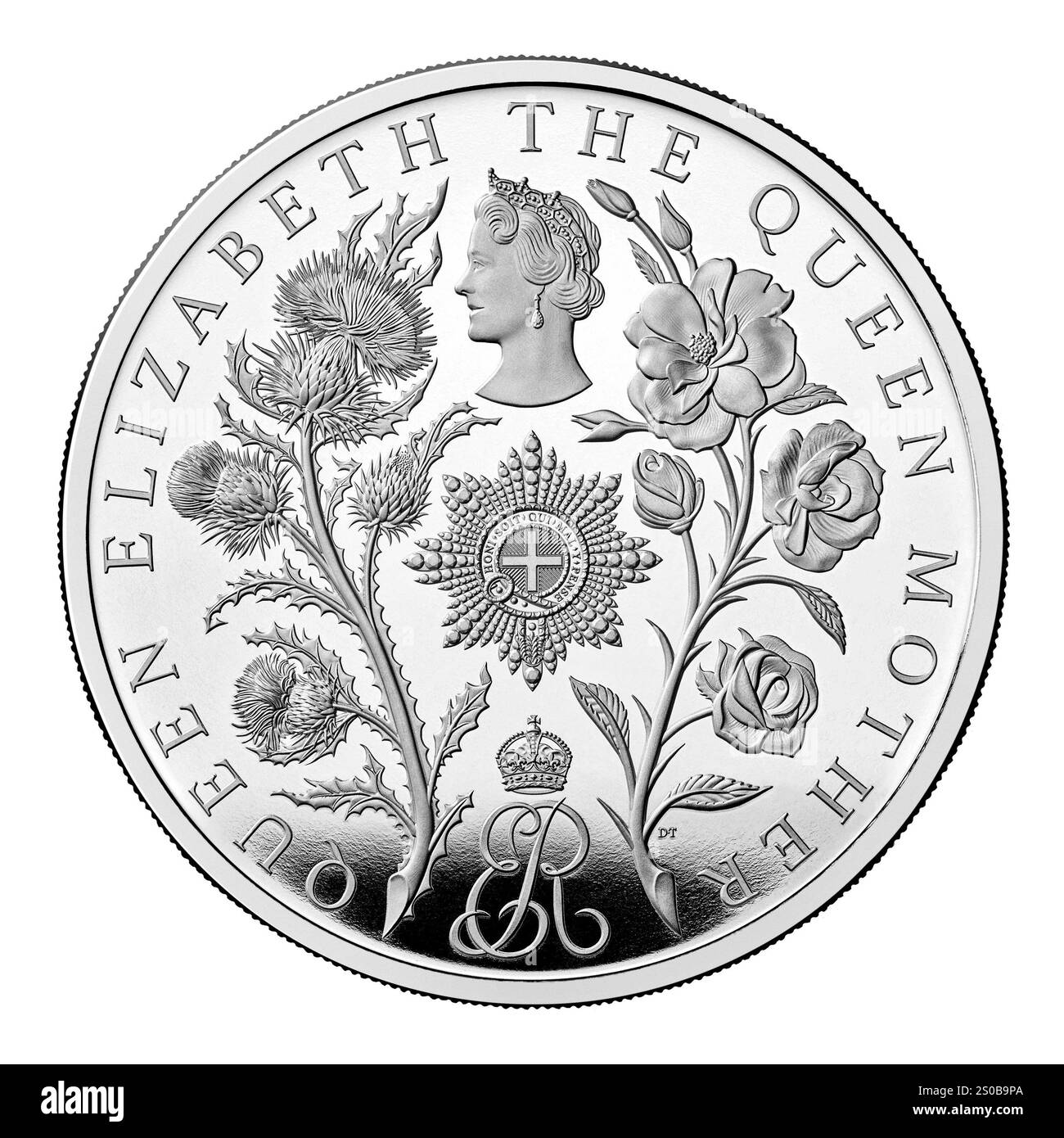 Foto non datata emessa dalla Royal Mint of the Red Arrows 50p Coin, uno dei cinque nuovi disegni di monete che commemorano i prossimi traguardi e anniversari nazionali nel 2025. Le monete saranno disponibili in una gamma di finiture in metallo prezioso e a prova di base. Data di pubblicazione: Venerdì 27 dicembre 2024. Foto Stock
