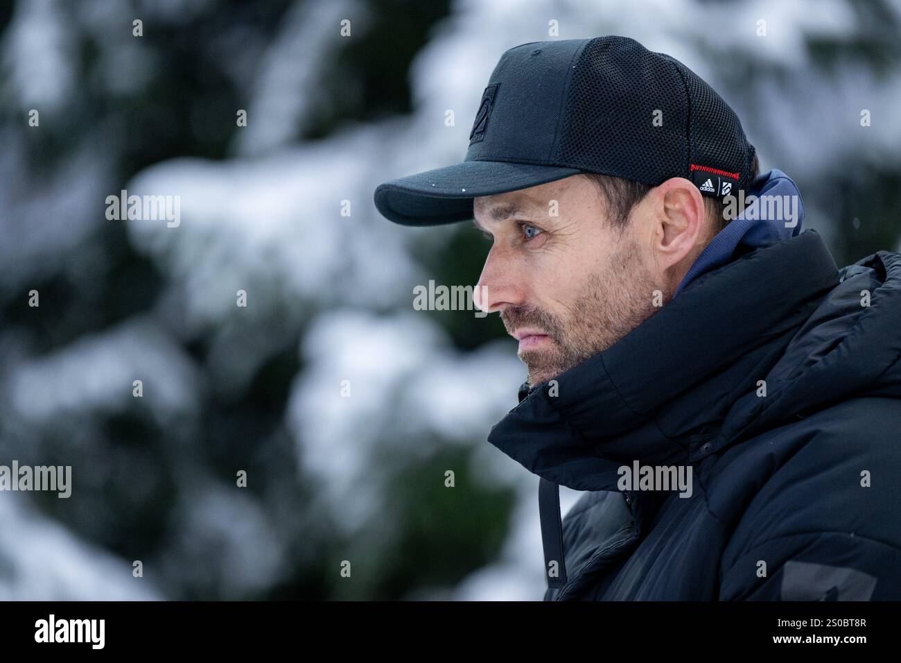 Sven Hannawald (ARD TV Experte, Ex Skispringer), sui, FIS Viessmsann Skisprung Weltcup Engelberg Groß-Titlis-Schanze, Qualifikation Herren, Saison 2024/2025, 20.12.2024 foto: Eibner-Pressefoto/Michael Memmler Foto Stock