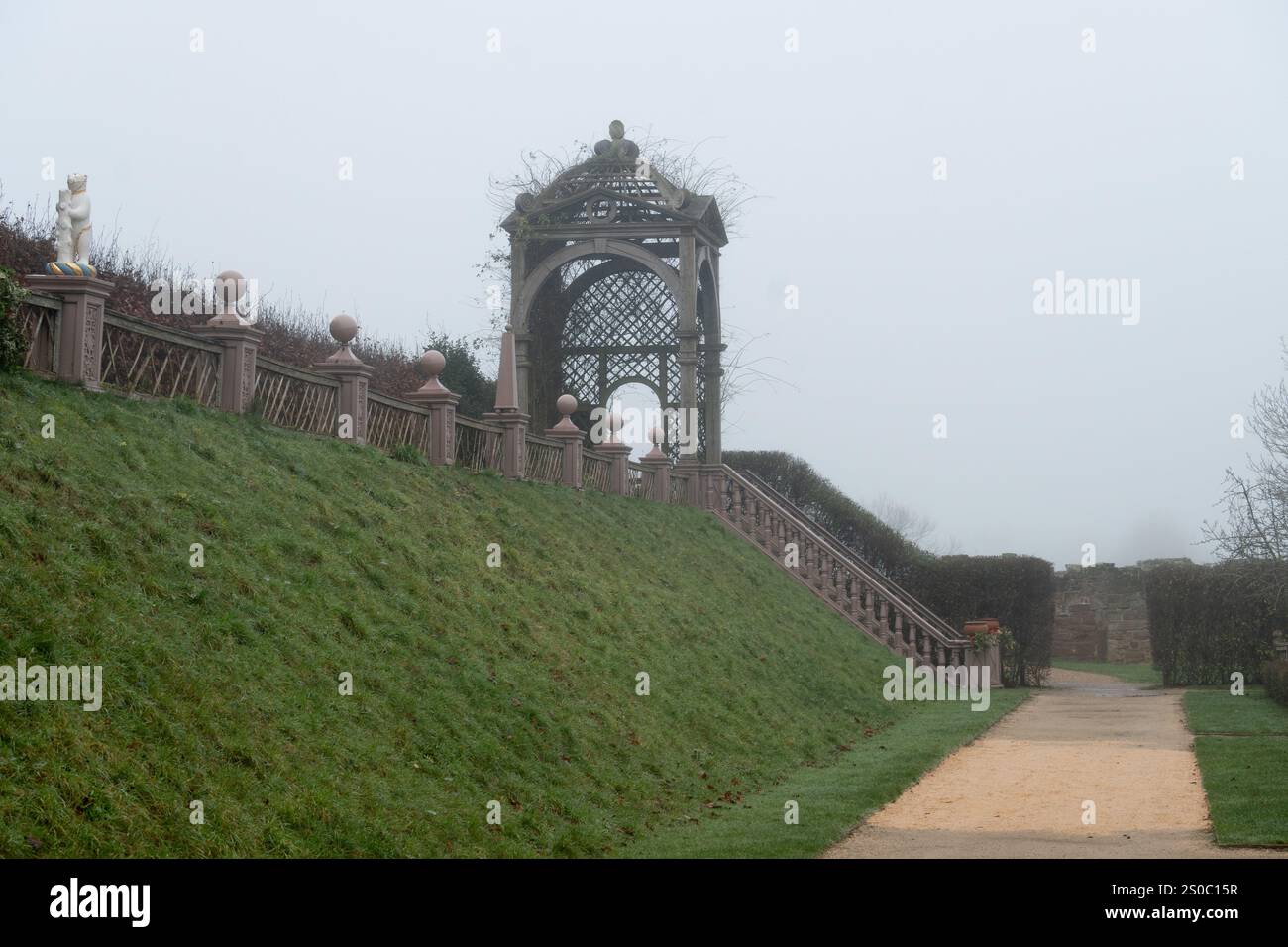 Giardino elisabettiano, castello di Kenilworth, Warwickshire, Inghilterra, Regno Unito Foto Stock