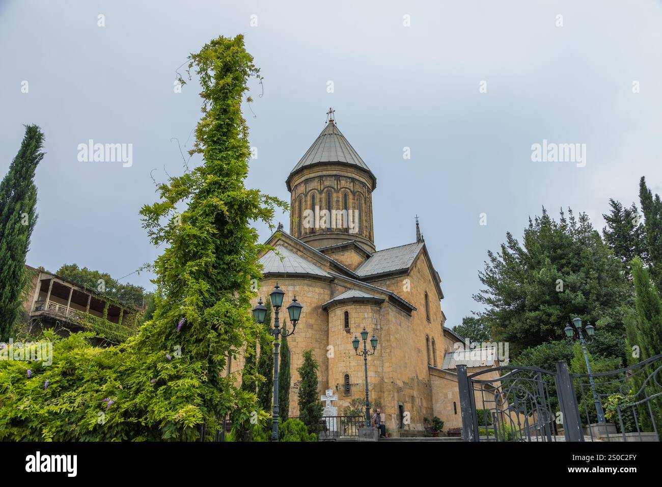 Tbilisi, Georgia - 06 settembre 2019: Veduta della Cattedrale Sioni della Dormizione, una cattedrale ortodossa georgiana situata a Tbilisi, la capitale di G Foto Stock