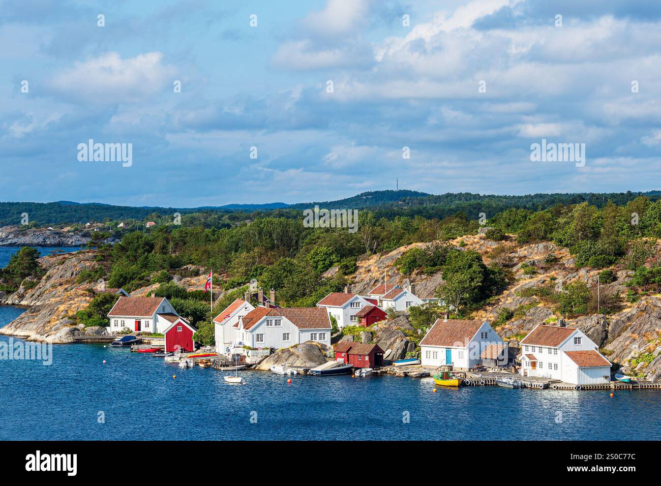 Vista sul villaggio Brekkestø in Norvegia. Foto Stock Vista sul villaggio Brekkestø in Norvegia. Foto Stock