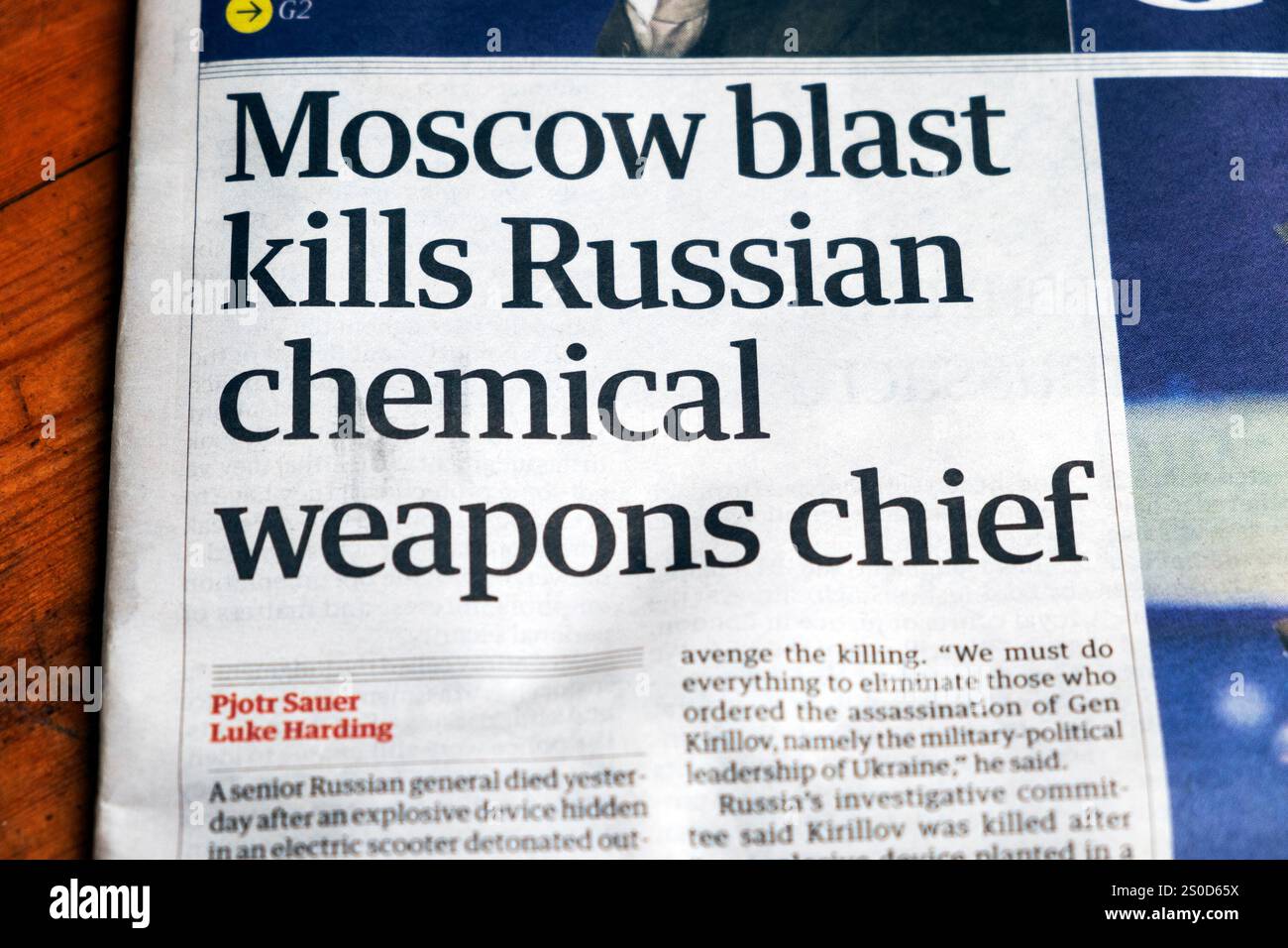 "Moscow BLAST uccide il capo delle armi chimiche russe" testata del quotidiano The Guardian Ucraina Attack Russia Assassination articolo 18 dicembre 2024 Londra Regno Unito Foto Stock