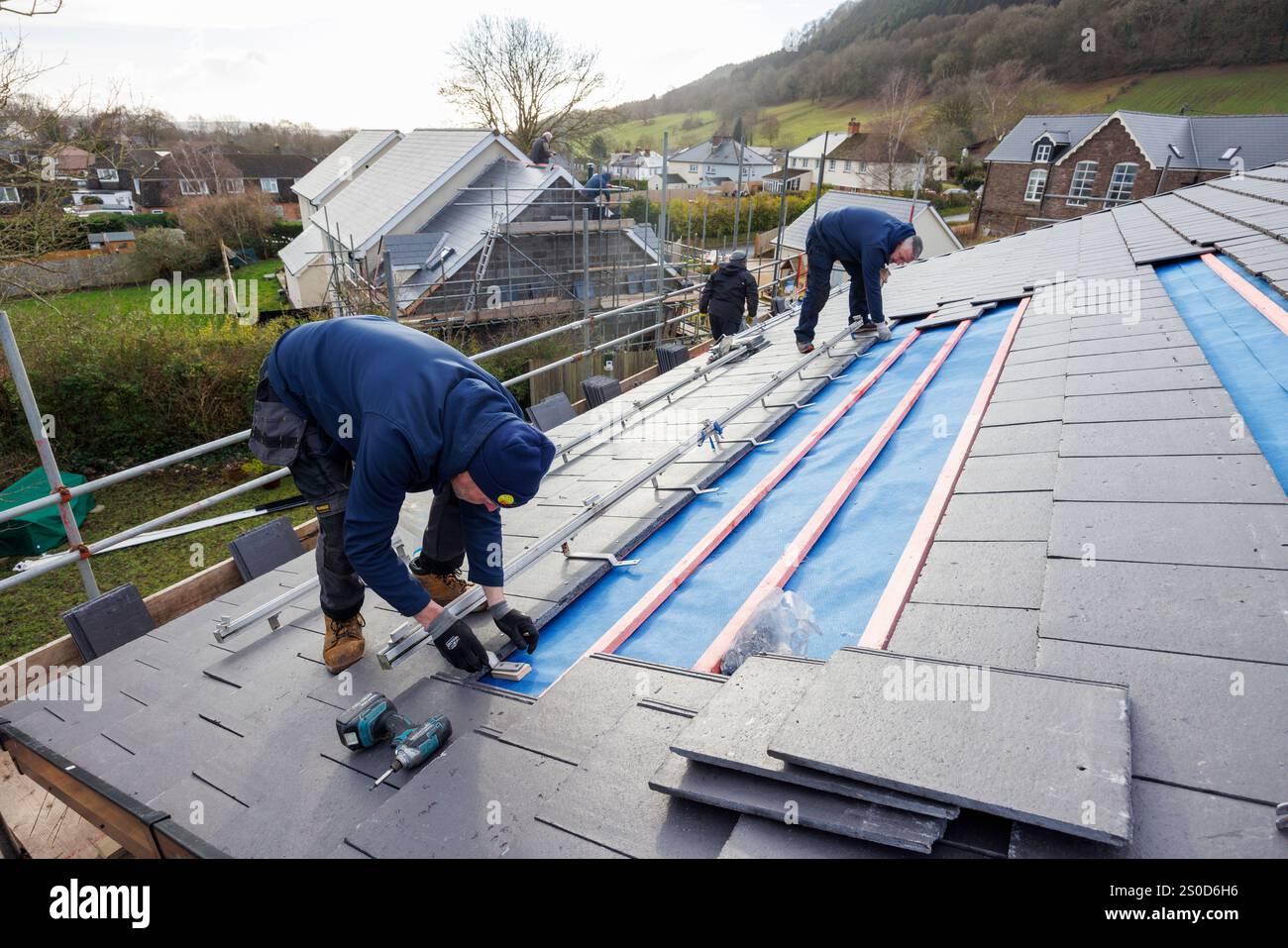 Staffe di fissaggio per pannelli solari, Llanfoist, Galles, Regno Unito Foto Stock